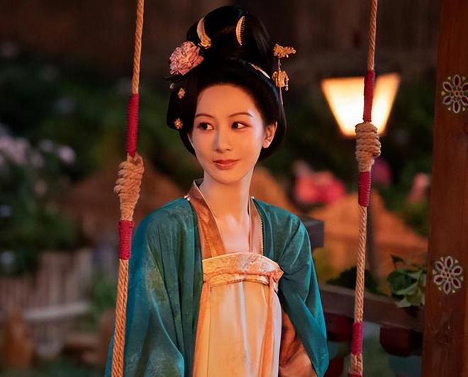 2025电视剧全网热度榜:《许我耀眼》挤进前三,第一名当之无愧