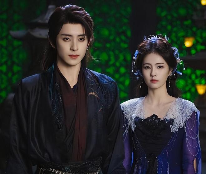 2025电视剧全网热度榜:《许我耀眼》挤进前三,第一名当之无愧