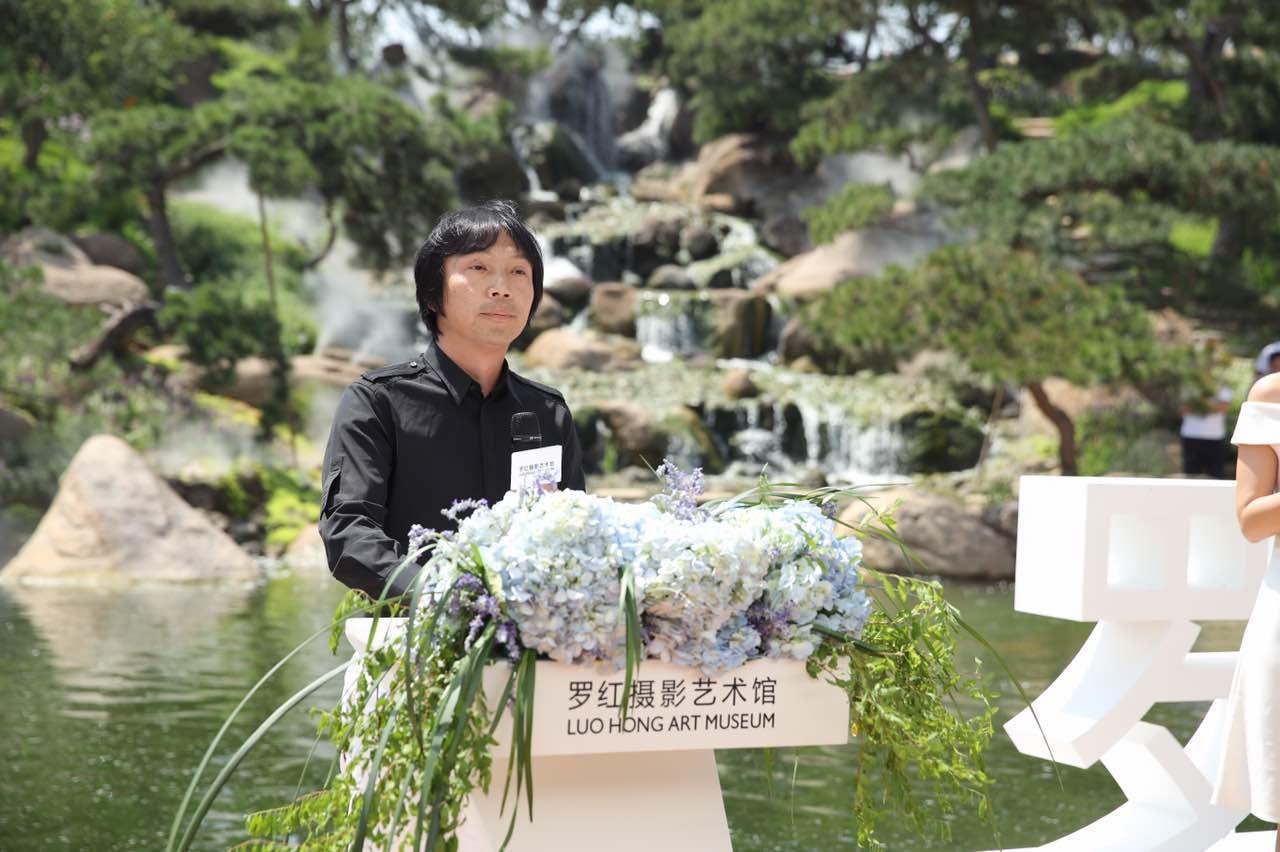 “蛋糕大王”罗红迎58岁生日,小女儿妞妞颜值惊艳,长子罗昊缺席