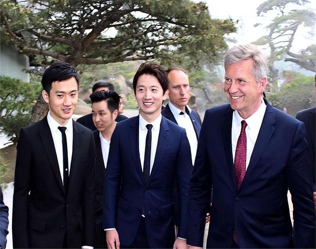 “蛋糕大王”罗红迎58岁生日,小女儿妞妞颜值惊艳,长子罗昊缺席