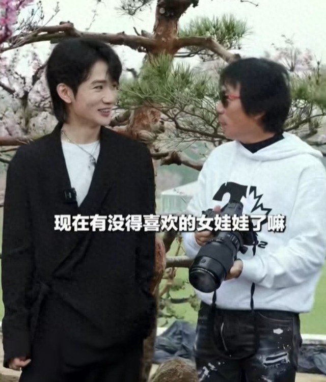 “蛋糕大王”罗红迎58岁生日,小女儿妞妞颜值惊艳,长子罗昊缺席