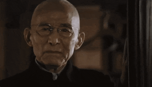 《繁花》宝总有多壕?穿阿玛尼定制西装戴卡地亚,凯迪拉克随手送…