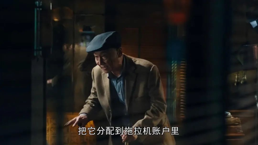 《繁花》宝总有多壕?穿阿玛尼定制西装戴卡地亚,凯迪拉克随手送…