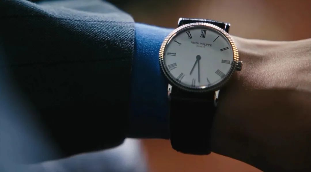 《繁花》宝总有多壕?穿阿玛尼定制西装戴卡地亚,凯迪拉克随手送…