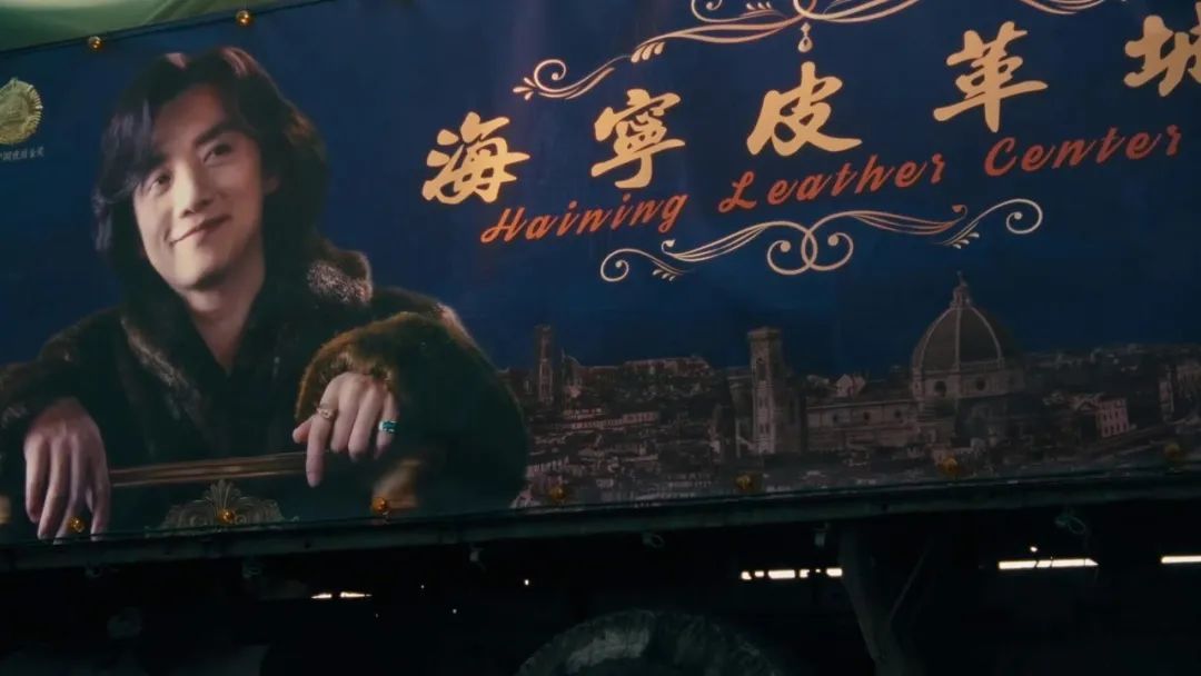 《繁花》宝总有多壕?穿阿玛尼定制西装戴卡地亚,凯迪拉克随手送…