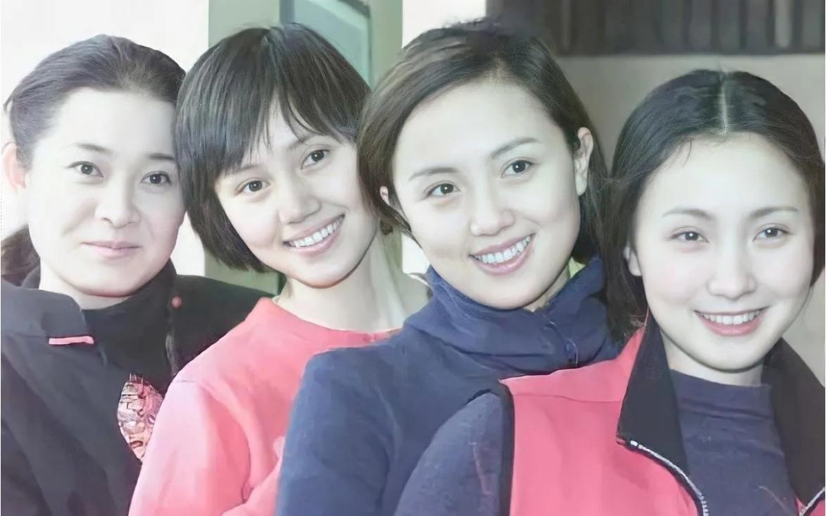 突发!51岁朱媛媛患癌病逝,辛柏青发讣告哀悼亡妻,女儿还未成年