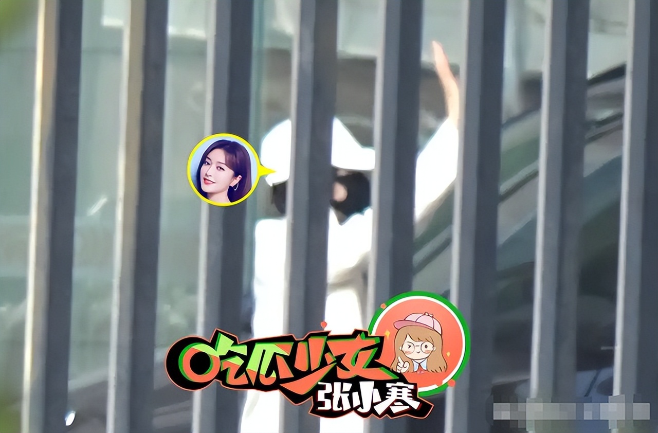 没分手?魏大勋乘坐秦岚座驾夜宿女友香闺,开密码锁驾轻就熟