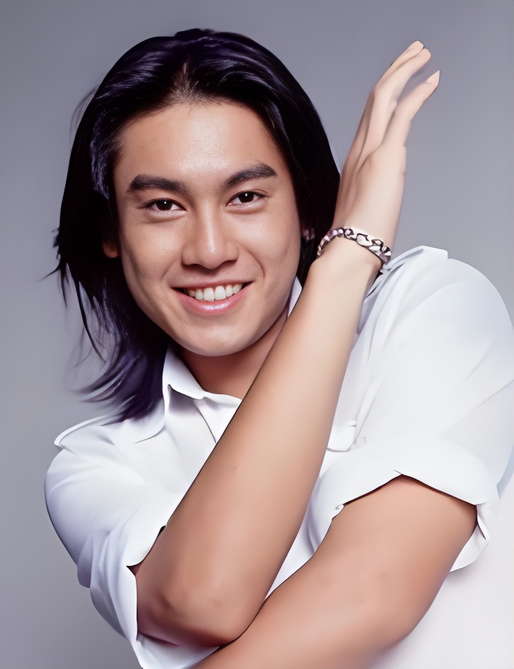 设局与某冰冰深夜激吻,“偶像鼻祖”被踢背后的瓜