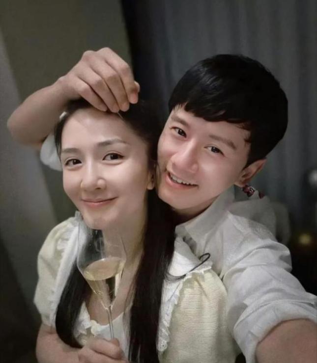 善恶终有报!谢娜花18年捧他,他却在新婚夜陪别人,他真的爱吗?