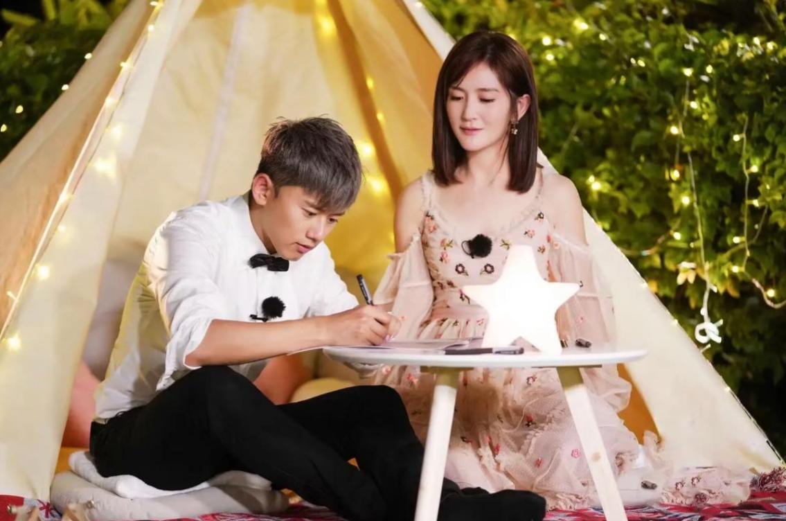 善恶终有报!谢娜花18年捧他,他却在新婚夜陪别人,他真的爱吗?