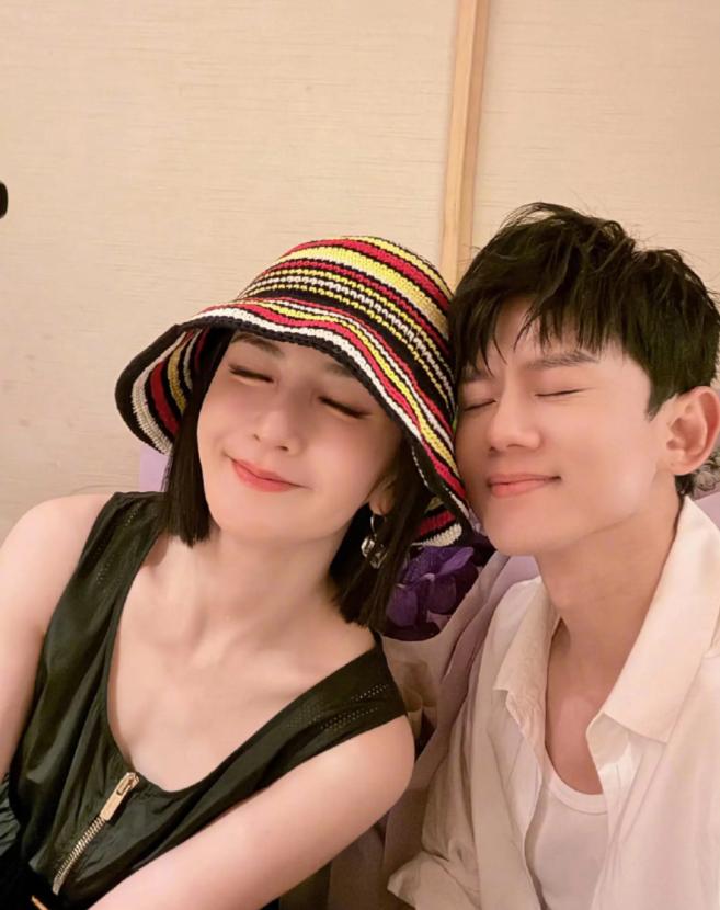 善恶终有报!谢娜花18年捧他,他却在新婚夜陪别人,他真的爱吗?