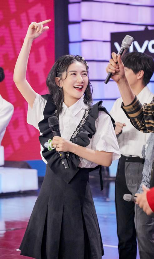 善恶终有报!谢娜花18年捧他,他却在新婚夜陪别人,他真的爱吗?