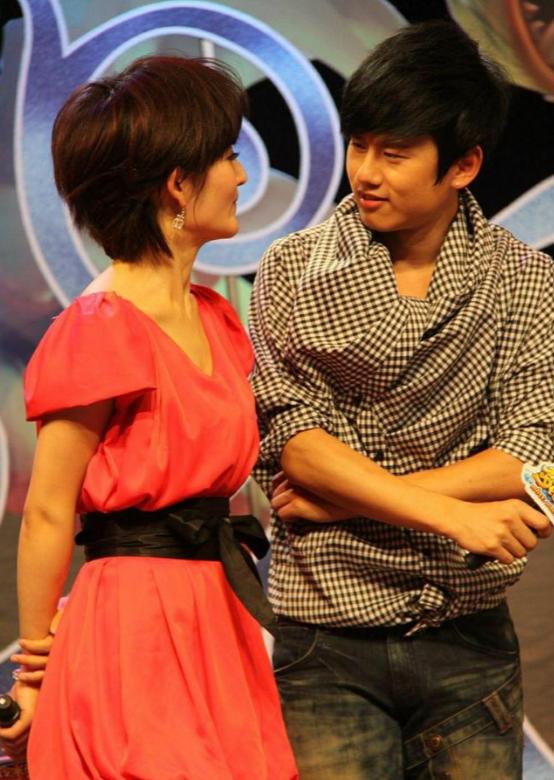 善恶终有报!谢娜花18年捧他,他却在新婚夜陪别人,他真的爱吗?