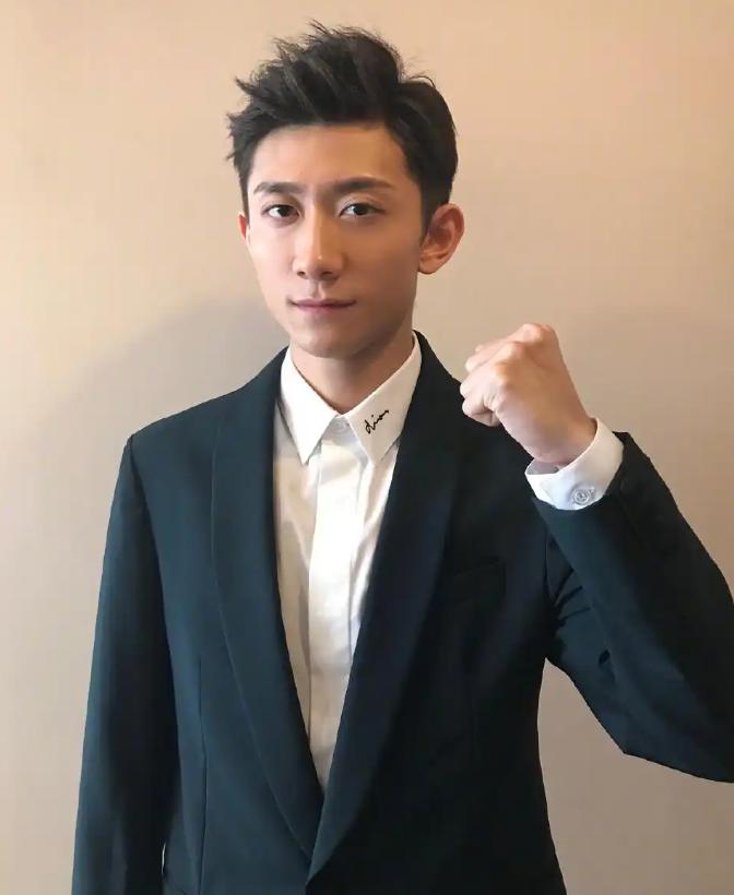 司晓迪爆料仅4天,官方点名张一山,信息量大,原来杨紫没说错