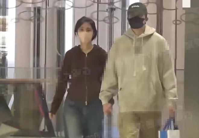 俞灏明成妻管严!和王晓晨牵手看电影花钱讨好,一路不敢吭声