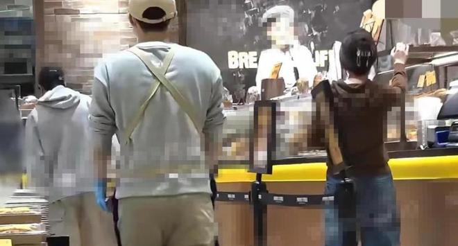 俞灏明成妻管严!和王晓晨牵手看电影花钱讨好,一路不敢吭声