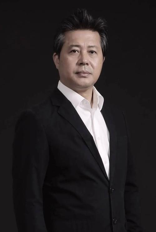 主席形象后继有人,佟瑞欣已接班唐国强,和古月比你更喜欢哪一个