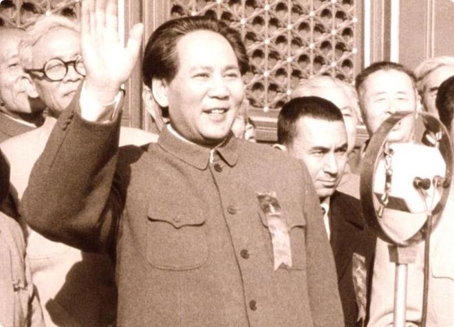 主席形象后继有人,佟瑞欣已接班唐国强,和古月比你更喜欢哪一个