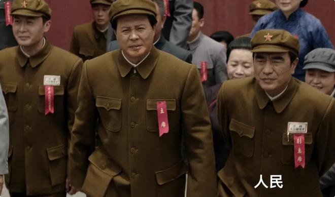 主席形象后继有人,佟瑞欣已接班唐国强,和古月比你更喜欢哪一个