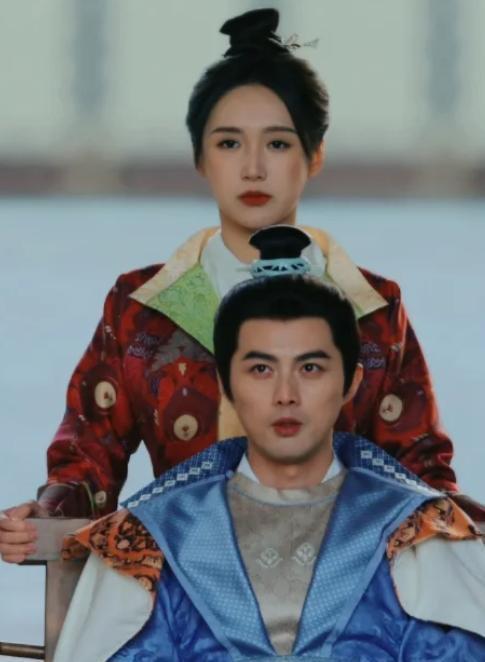 2025年的口碑长剧榜单,《藏海传》好评如潮,《许我耀眼》未上榜