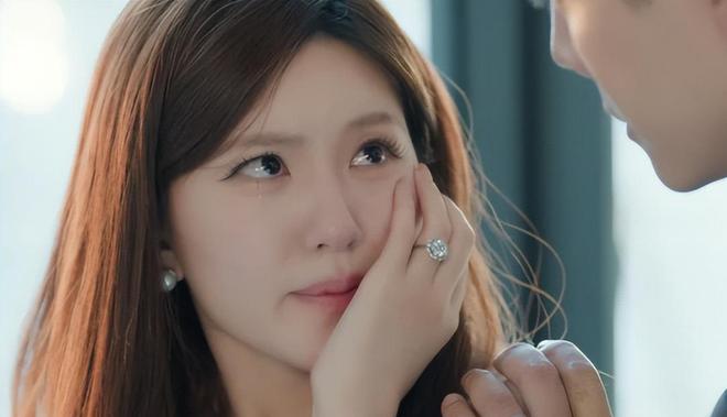 2025年的口碑长剧榜单,《藏海传》好评如潮,《许我耀眼》未上榜