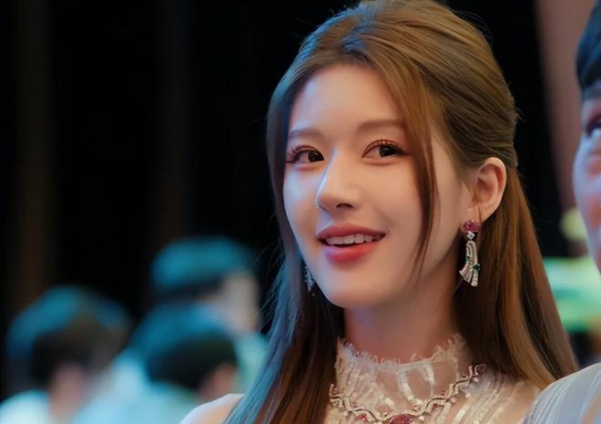 2025年的口碑长剧榜单,《藏海传》好评如潮,《许我耀眼》未上榜