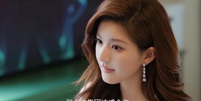 2025年的口碑长剧榜单,《藏海传》好评如潮,《许我耀眼》未上榜