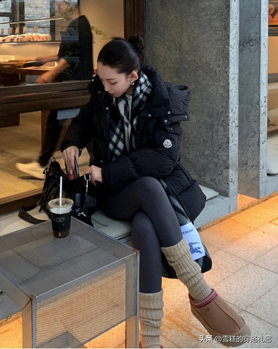 被上海安福路街拍惊艳了！满大街“蒙口羽绒服+瑜伽裤”，真高级